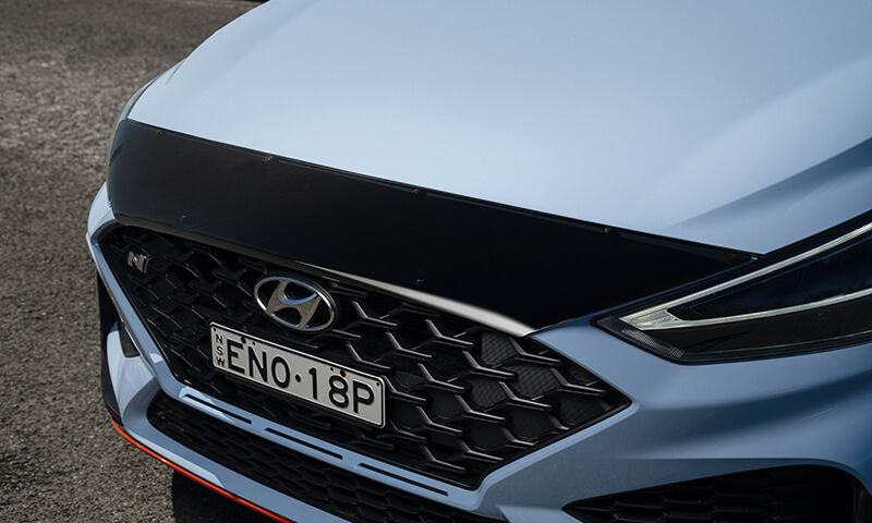 Hyundai i30 bonnet outlet protector